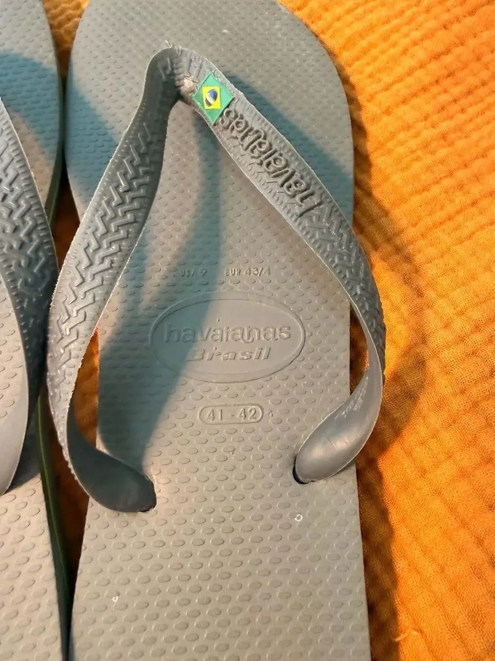 Havaianas Brasil Logo Flip-Flop Sandals in Steel Grey